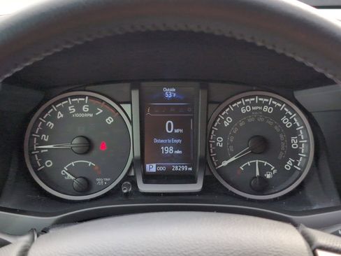 Used 2017 Toyota Tacoma TRD Off-Road image 19