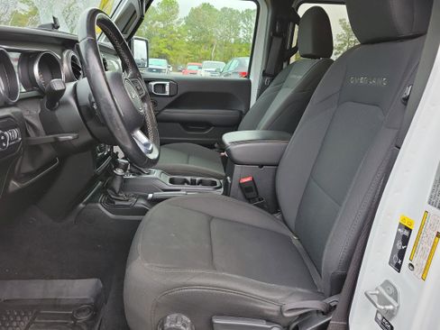 Used 2021 Jeep Gladiator Overland image 14