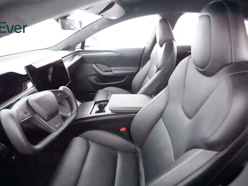 Used 2022 Tesla Model S Plaid image 4