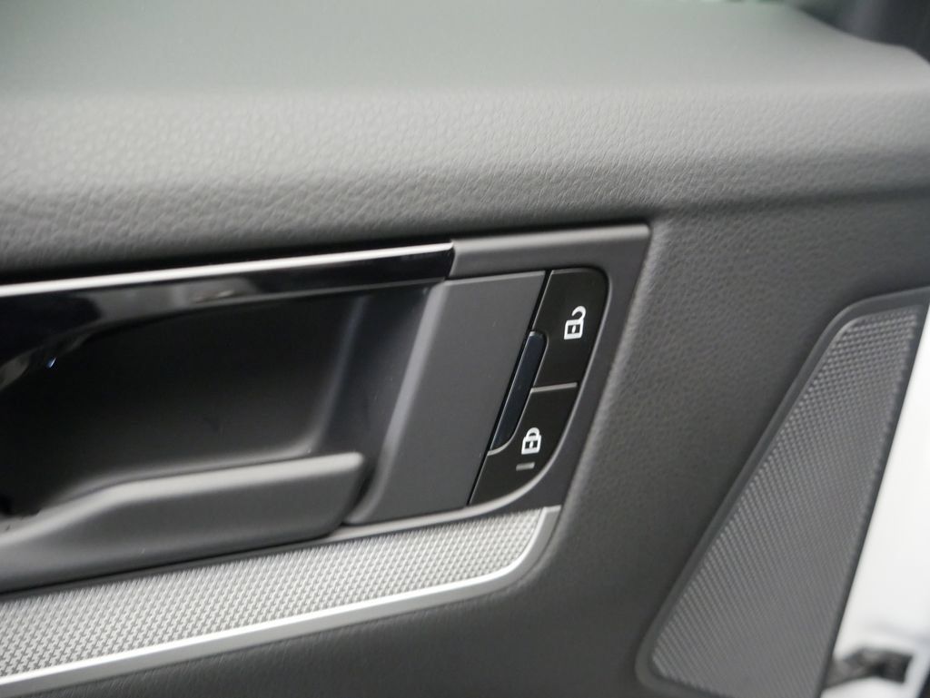Certified 2026 Porsche Cayenne AWD/4WD image 21
