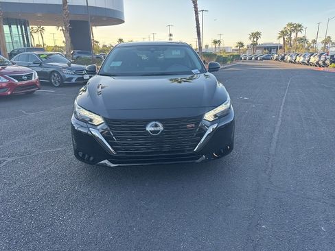 Used 2025 Nissan Sentra SR w/ SR Premium Package image 2
