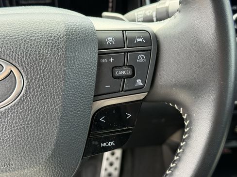 Used 2025 Toyota Camry SE image 18