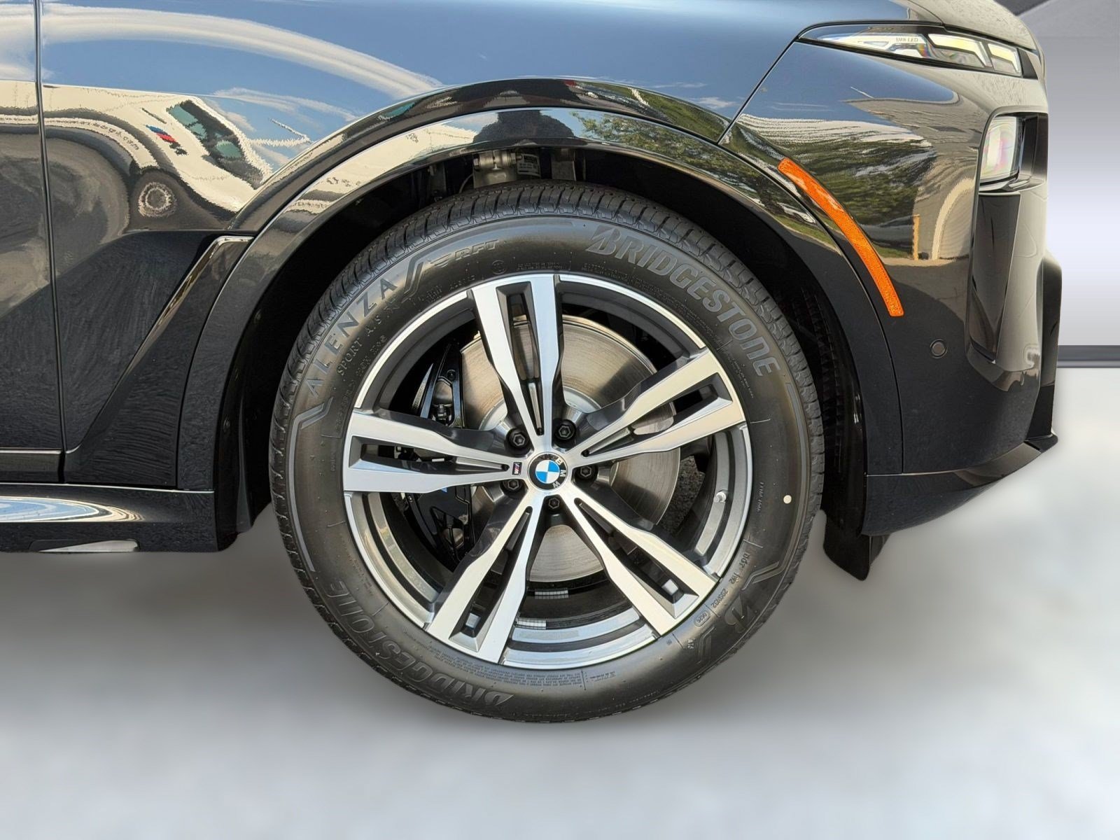 Used 2027 BMW X7 xDrive40i w/ M Sport Package AWD/4WD image 11