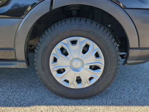 Used 2018 Ford Transit 350 XLT image 9