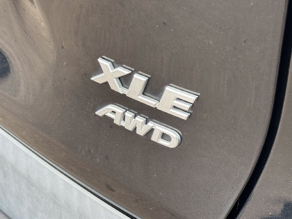 Used 2019 Toyota RAV4 XLE AWD/4WD image 17