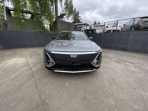 Used 2024 Cadillac Lyriq Luxury w/ LPO, Floor Liner Package AWD/4WD image 9
