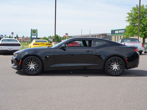 Used 2017 Chevrolet Camaro LT RWD image 6