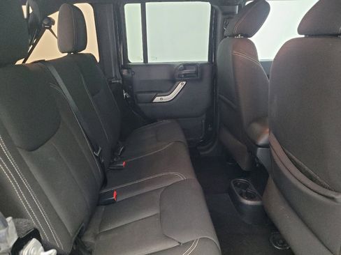 Used 2016 Jeep Wrangler Unlimited Sahara w/ Connectivity Group image 19