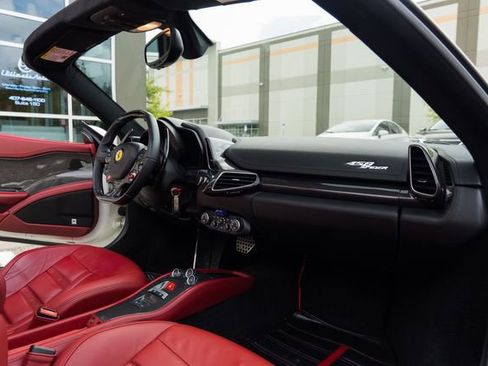 Used 2014 Ferrari 458 Spider image 28