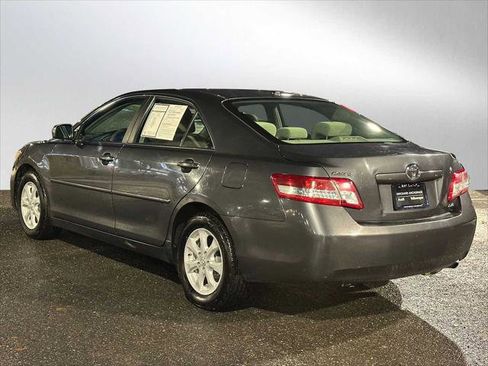 Used 2011 Toyota Camry LE image 5