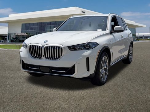 New 2026 BMW X5 xDrive50e AWD/4WD image 4