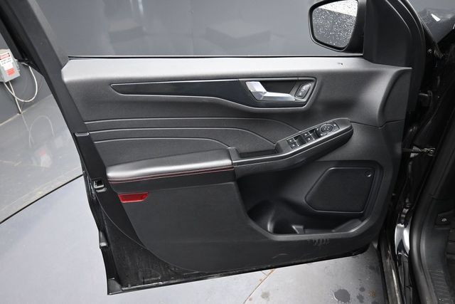 Used 2025 Ford Escape ST-Line FWD image 14