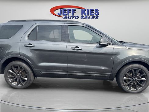 Used 2019 Ford Explorer XLT w/ Equipment Group 202A FWD image 4