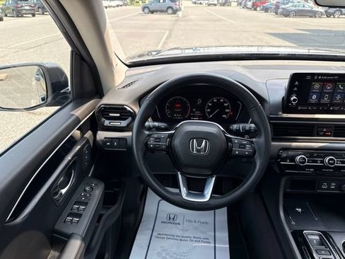 Certified 2025 Honda Pilot Touring image 16