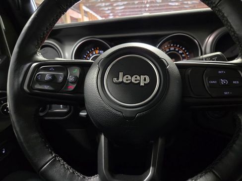 Used 2023 Jeep Gladiator Willys image 8