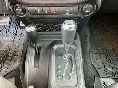 Used 2017 Jeep Wrangler Unlimited Sahara w/ Connectivity Group image 21