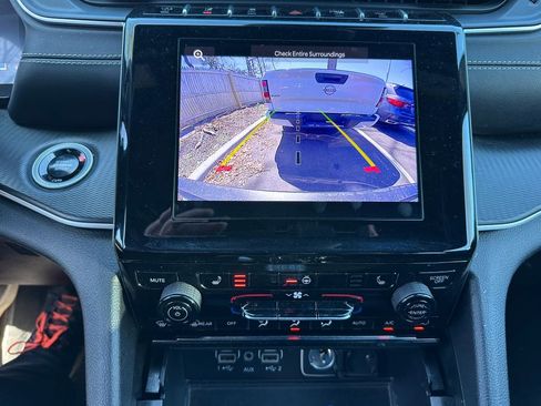 Used 2024 Jeep Grand Cherokee L Laredo image 17