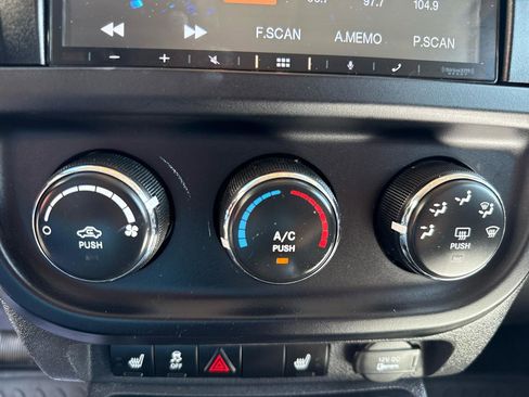 Used 2016 Jeep Patriot Latitude AWD/4WD image 17