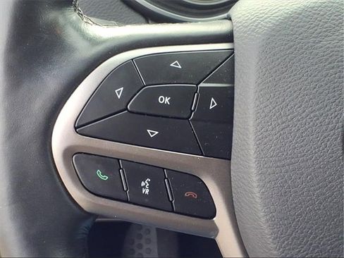 Used 2021 Jeep Cherokee Latitude Lux w/ Comfort/Convenience Group image 17