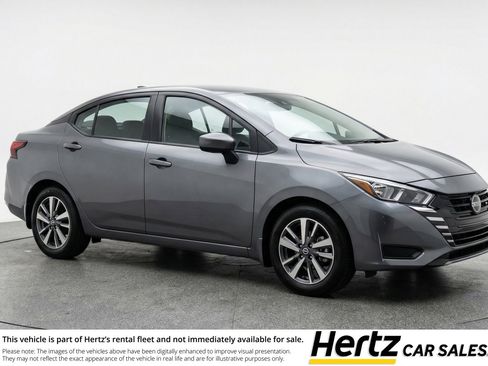 Used 2025 Nissan Versa SV image 1