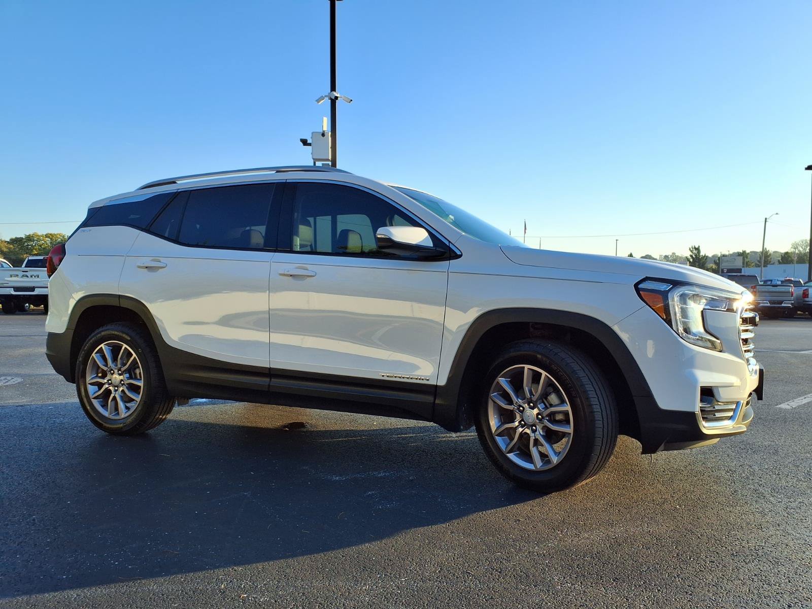 Used 2022 GMC Terrain SLT AWD/4WD image 35