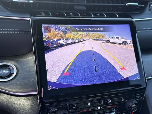 New 2025 Jeep Grand Cherokee Overland w/ Luxury Tech Group IV AWD/4WD image 33
