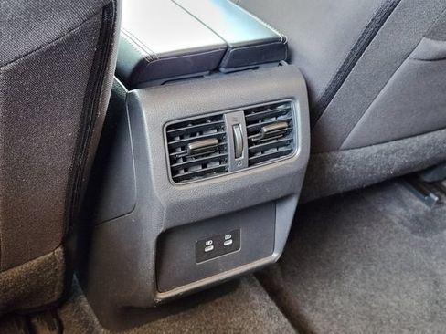 Used 2025 Nissan Rogue SV FWD image 29