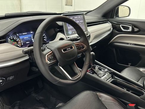 Used 2023 Jeep Compass Limited image 20