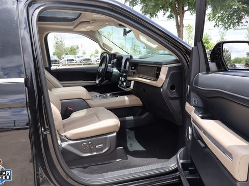 Used 2024 Ford Expedition Max Limited AWD/4WD image 32