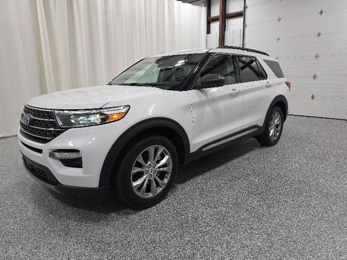 Used 2023 Ford Explorer XLT w/ Equipment Group 202A RWD image 2