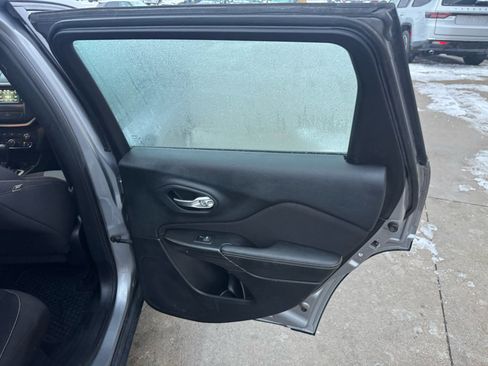 Used 2014 Jeep Cherokee Sport w/ Cold Weather Group image 17