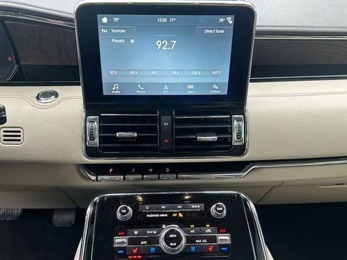 Used 2019 Lincoln Navigator Reserve image 14