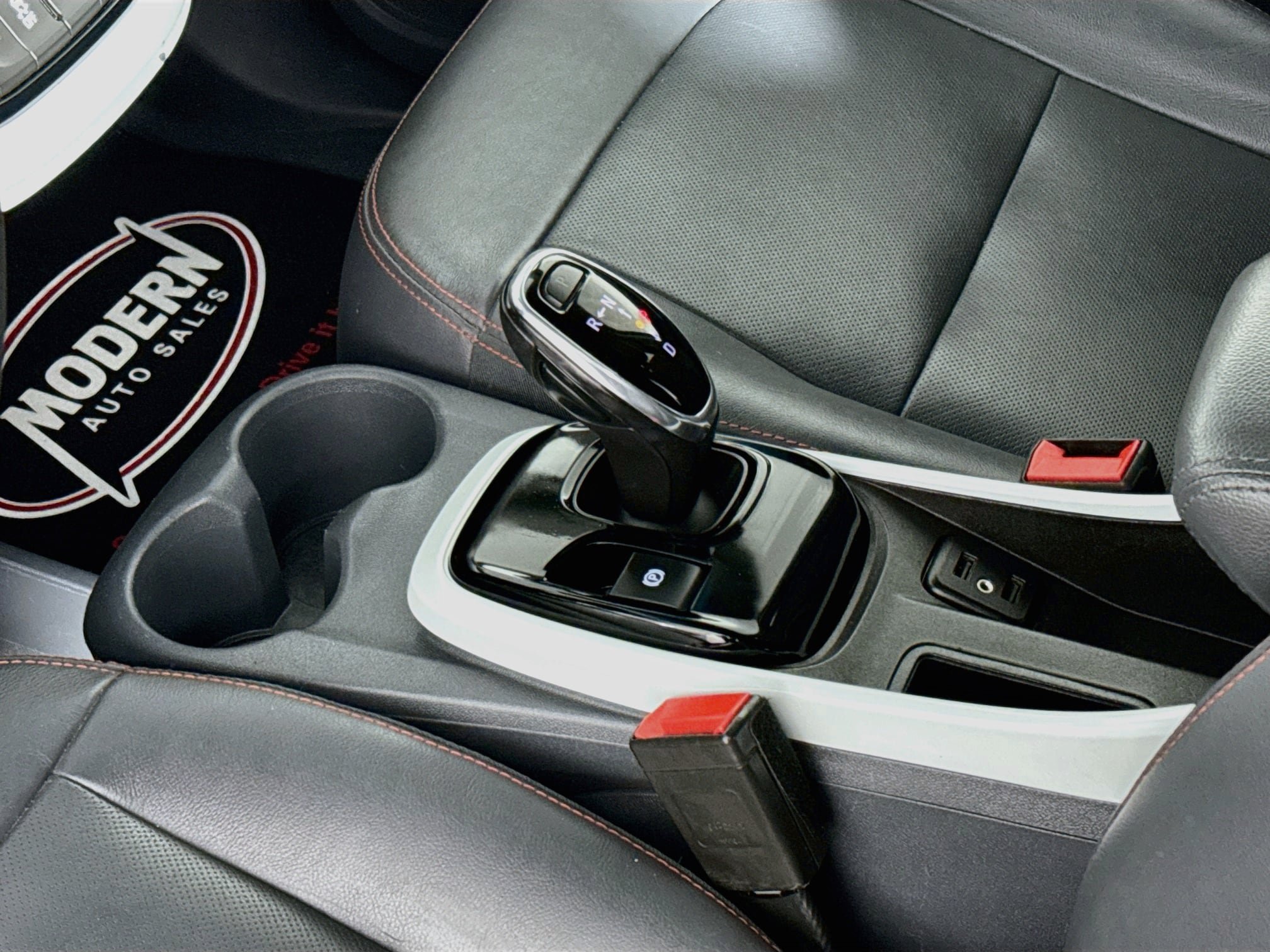 Used 2021 Chevrolet Bolt Premier w/ Infotainment Package FWD image 29