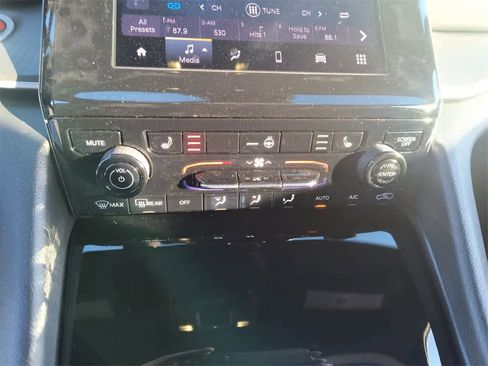 New 2025 Jeep Grand Cherokee L Laredo image 18