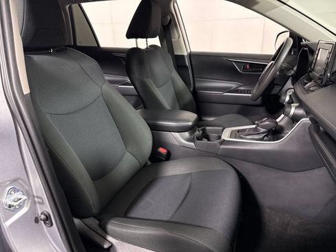Used 2021 Toyota RAV4 LE AWD/4WD image 15