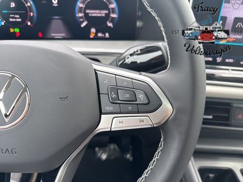 New 2025 Volkswagen Tiguan SE image 14