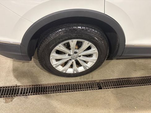 Used 2018 Volkswagen Tiguan SE image 32
