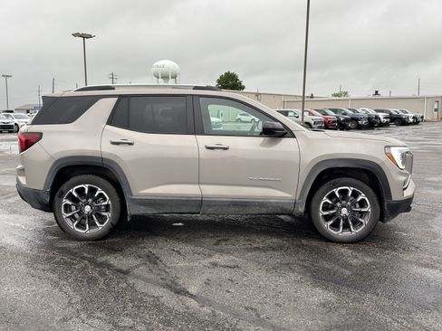 Used 2025 GMC Terrain Elevation w/ Elevation Premium Package AWD/4WD image 2