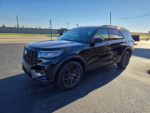 Certified 2025 Ford Explorer ST-Line w/ Premium Package image 7