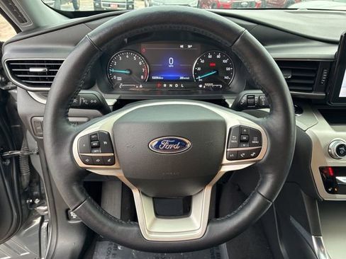 Used 2022 Ford Explorer XLT w/ Equipment Group 202A image 31