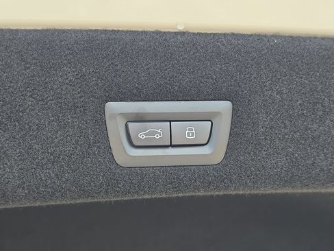 New 2026 BMW 750e xDrive image 10