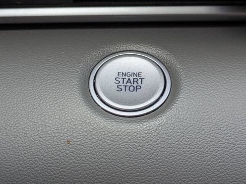 Used 2021 Hyundai Elantra SEL FWD image 30