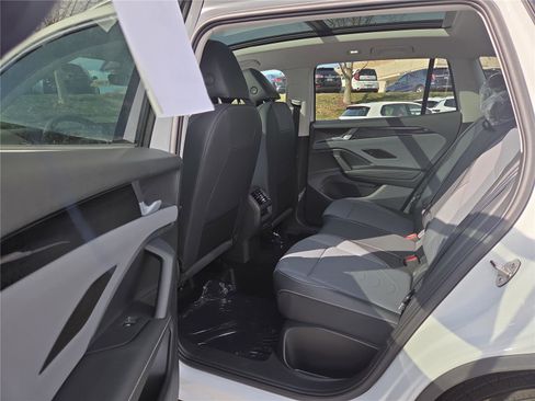 New 2026 Volkswagen Tiguan SE image 24