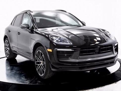Certified 2025 Porsche Macan Turbo image 9