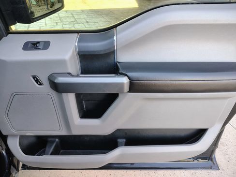 Used 2015 Ford F150 XLT AWD/4WD image 19