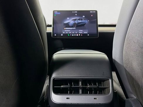 Used 2024 Tesla Model Y Performance AWD/4WD image 31