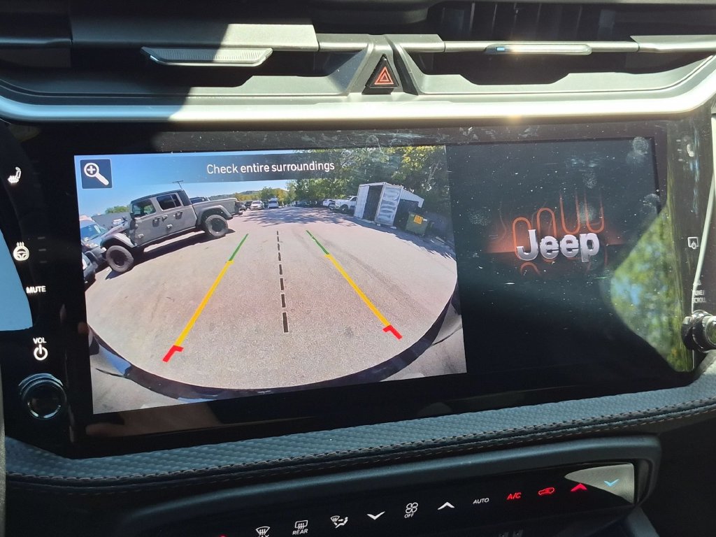 Used 2026 Jeep Cherokee Limited AWD/4WD image 16