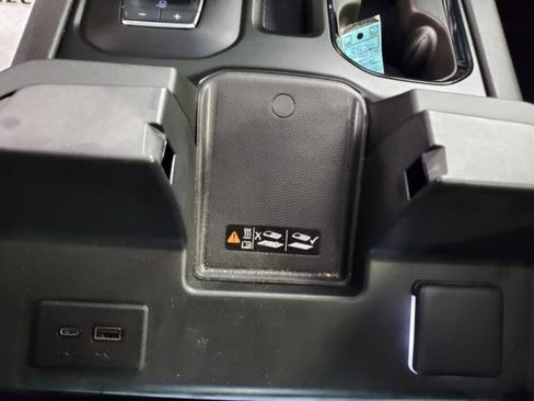 Used 2025 GMC Sierra 2500 AT4 image 31