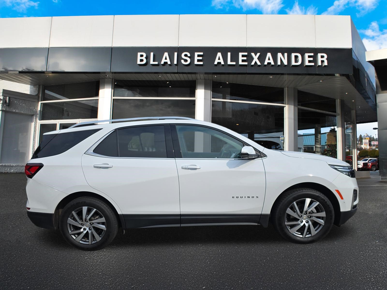 Used 2024 Chevrolet Equinox Premier AWD/4WD image 2