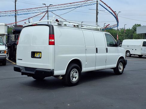 Used 2018 Chevrolet Express 2500 w/ Driver Convenience Package RWD image 2